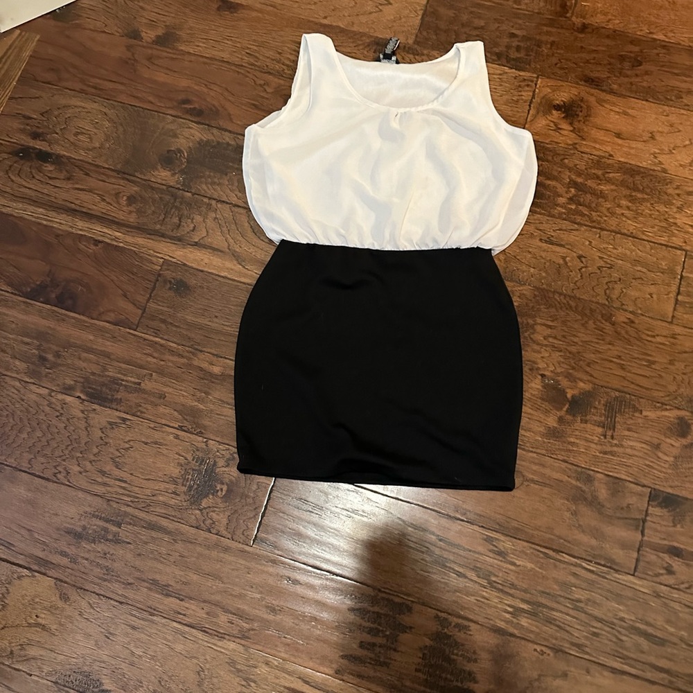 Black and White Sleeveless Dress